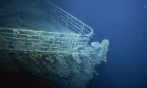 undersea photo of the Titanic's bow